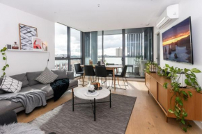 Coveted Collingwood - Balcony Hideaway with Views